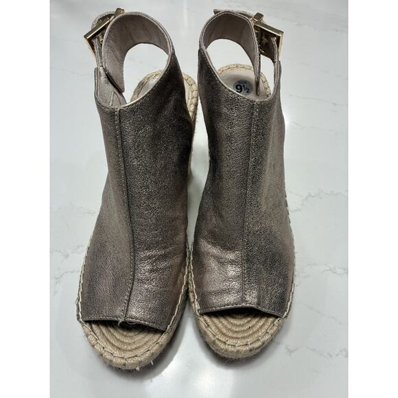 Kenneth Cole Espadrille Wedge Sandals, Size 9.5 Gold/ Gold Buckle - Picture 1 of 4